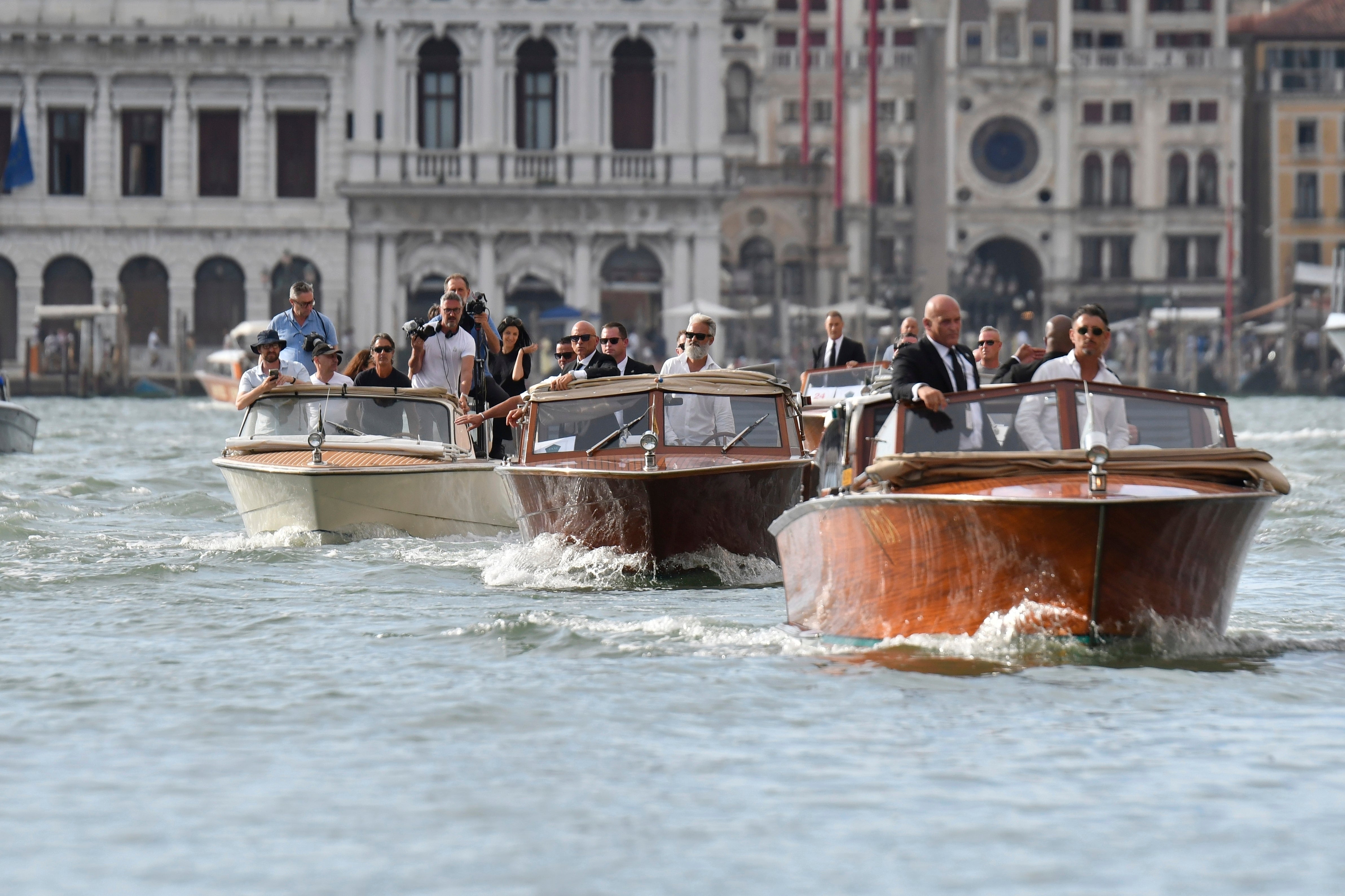 JEFF BEZOS-LAUREN SÁNCHEZ- FOTOGALERIA