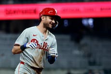 Con 17 hits y cinco jonrones, Filis propinan paliza de 13-0 a Bravos