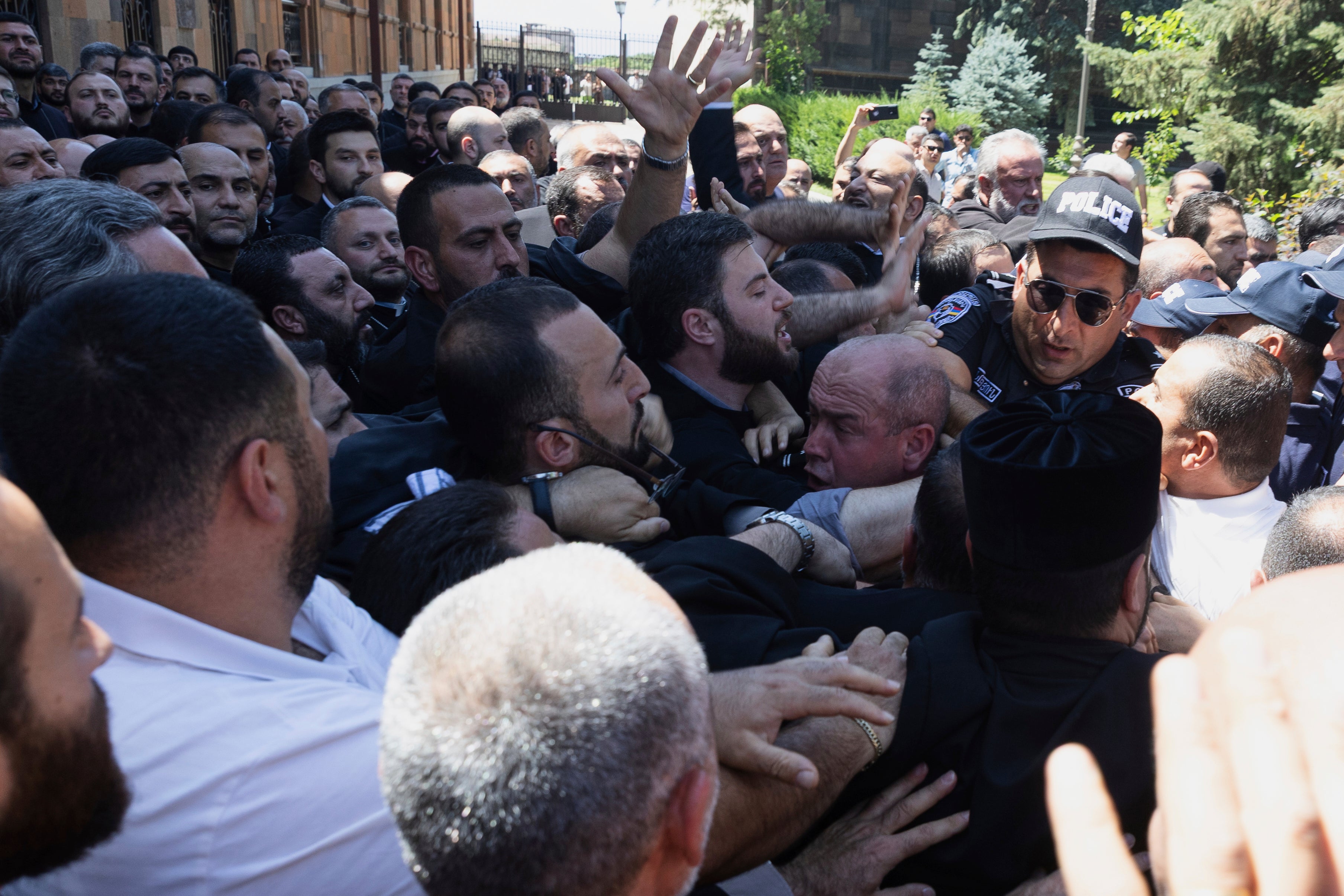 ARMENIA-CLÉRIGO ARRESTADO