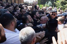 Armenia arresta a otro alto clérigo por presunto complot golpista