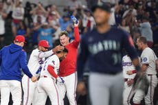 Semien impulsa carrera en la 10ma y Rangers superan 3-2 a Marineros