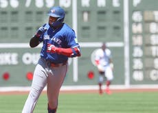 Barger y Guerrero Jr. conectan jonrones y Azulejos vencen 5-3 a Medias Rojas