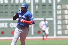Barger y Guerrero Jr. conectan jonrones y Azulejos vencen 5-3 a Medias Rojas