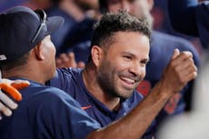 Altuve conecta jonrón y Valdez lanza seis en blanco en victoria de Astros 2-0 sobre Cachorros