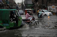 Una semana de intensas lluvias e inundaciones en Pakistán deja 46 muertos, 13 de una misma familia