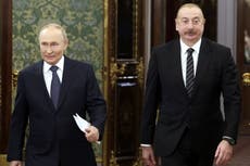 Policía azerbaiyana allana medio estatal ruso mientras aumentan tensiones entre los dos países