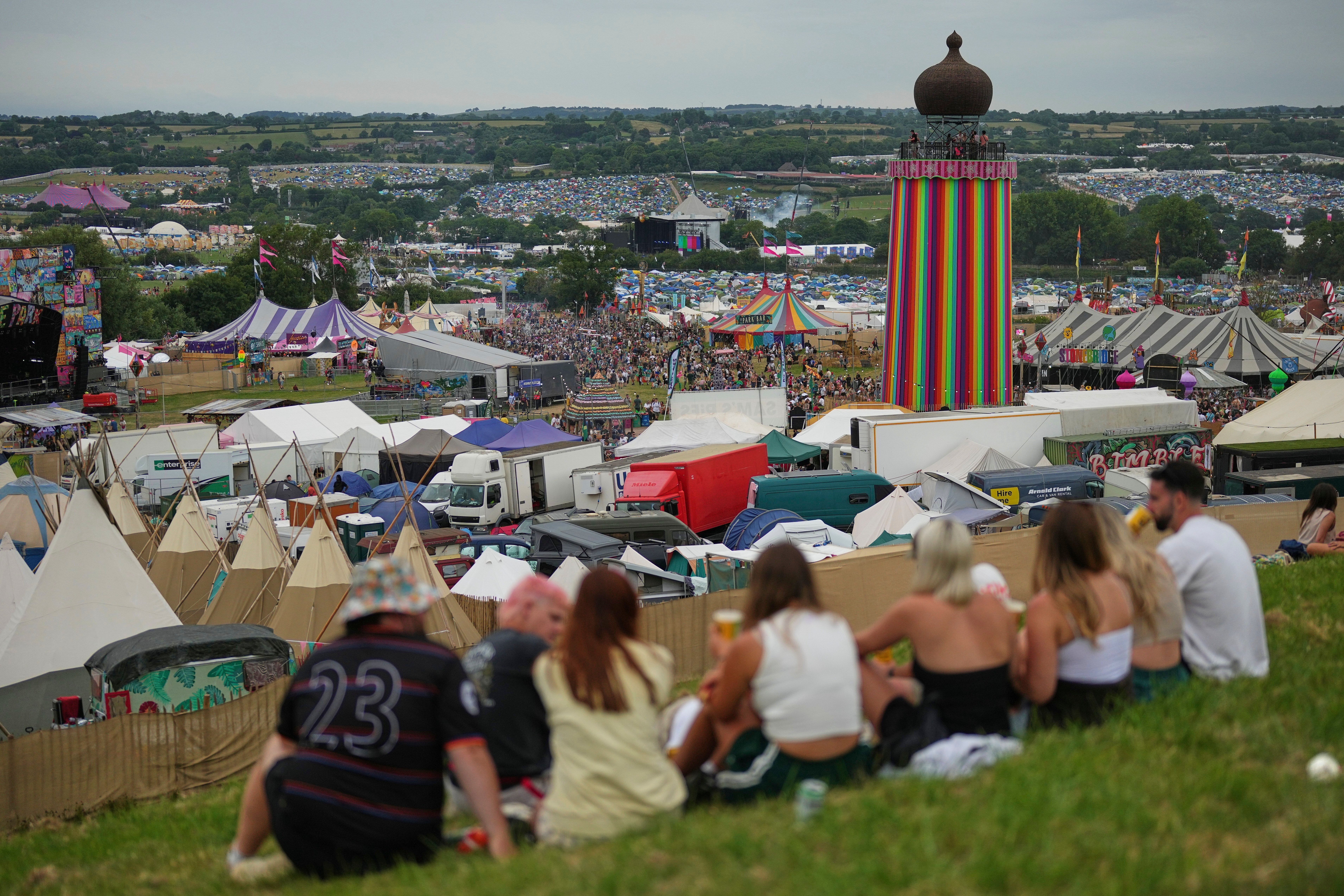 Glastonbury 2025: cifras de vacas, baños, pintas y, por supuesto, música