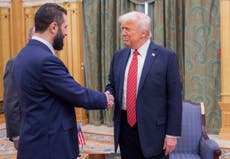 Trump firma una orden ejecutiva que pone fin a las sanciones de EEUU contra Siria