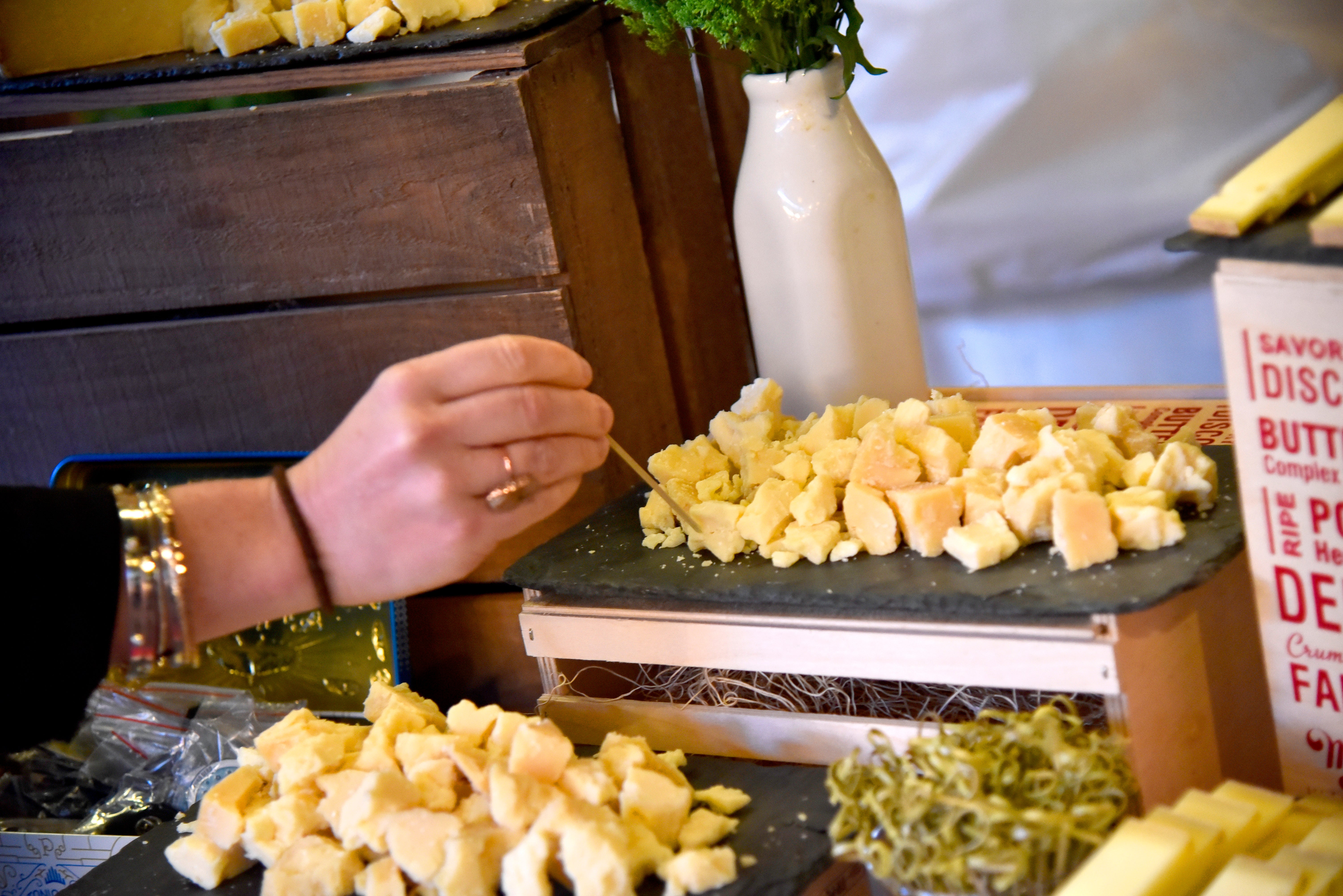 Hace falta más investigación sobre el consumo de queso, la intolerancia alimentaria y el mal descanso