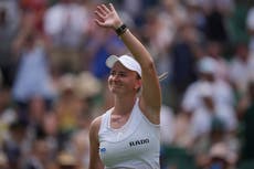 La campeona de Wimbledon Barbora Krejcikova necesita remontar, pero vence a Alexandra Eala