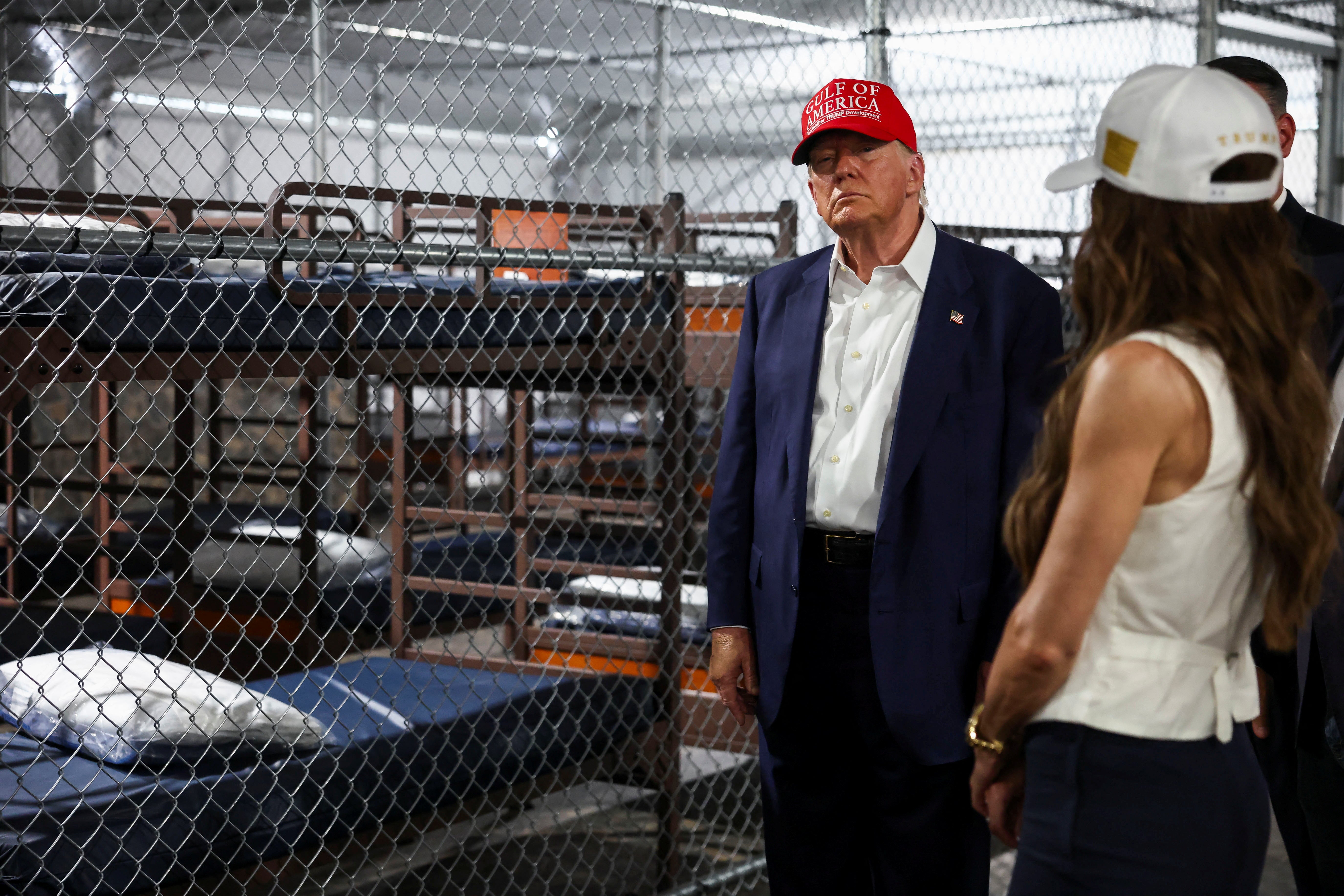 Trump ha insinuado en repetidas ocasiones que a los que él se refiere como “malos” ciudadanos estadounidenses deben ser expulsados del país o enviados a brutales prisiones extranjeras