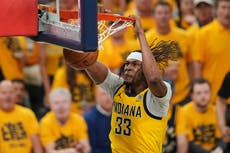 Turner acuerda unirse a los Bucks, que dejarán ir a Lillard, según fuente de AP