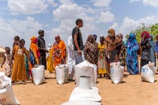 Sudaneses que huyen de la guerra enfrentan hambre en países vecinos, advierte la ONU