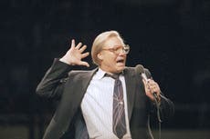 El televangelista Jimmy Swaggart, marcado por escándalos de prostitución, muere a los 90 años