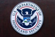 Juez federal bloquea intento de Trump de poner fin a estatus legal temporal para haitianos