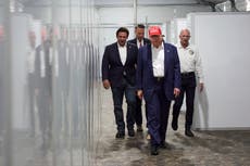 AP Fotos: Trump visita centro de detención de inmigrantes apodado "Alcatraz de los Caimanes"