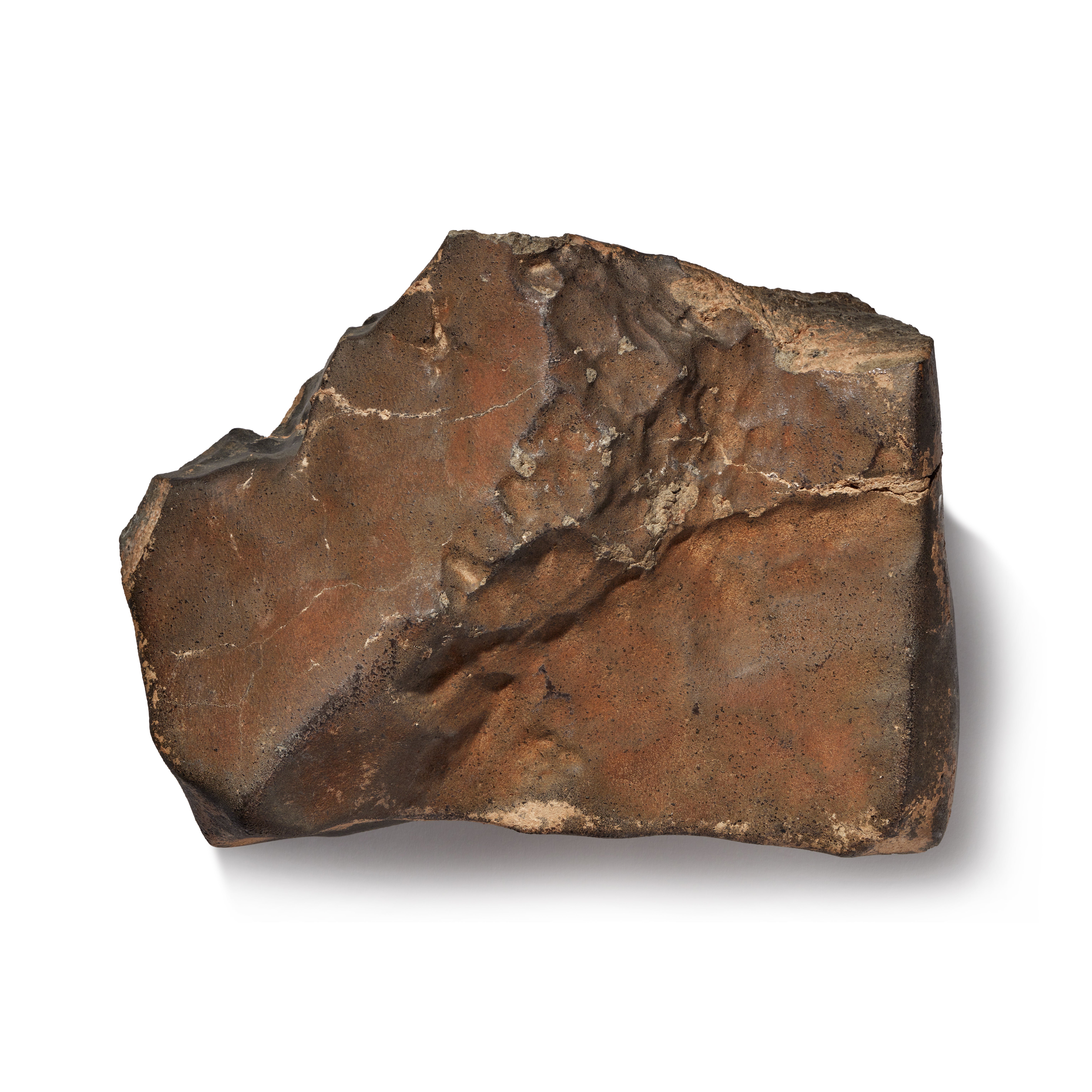 El meteorito ha sido erosionado por su viaje de 230 millones de km. Algunos de sus minerales se convirtieron en vidrio tras su descenso por la atmósfera terrestre
