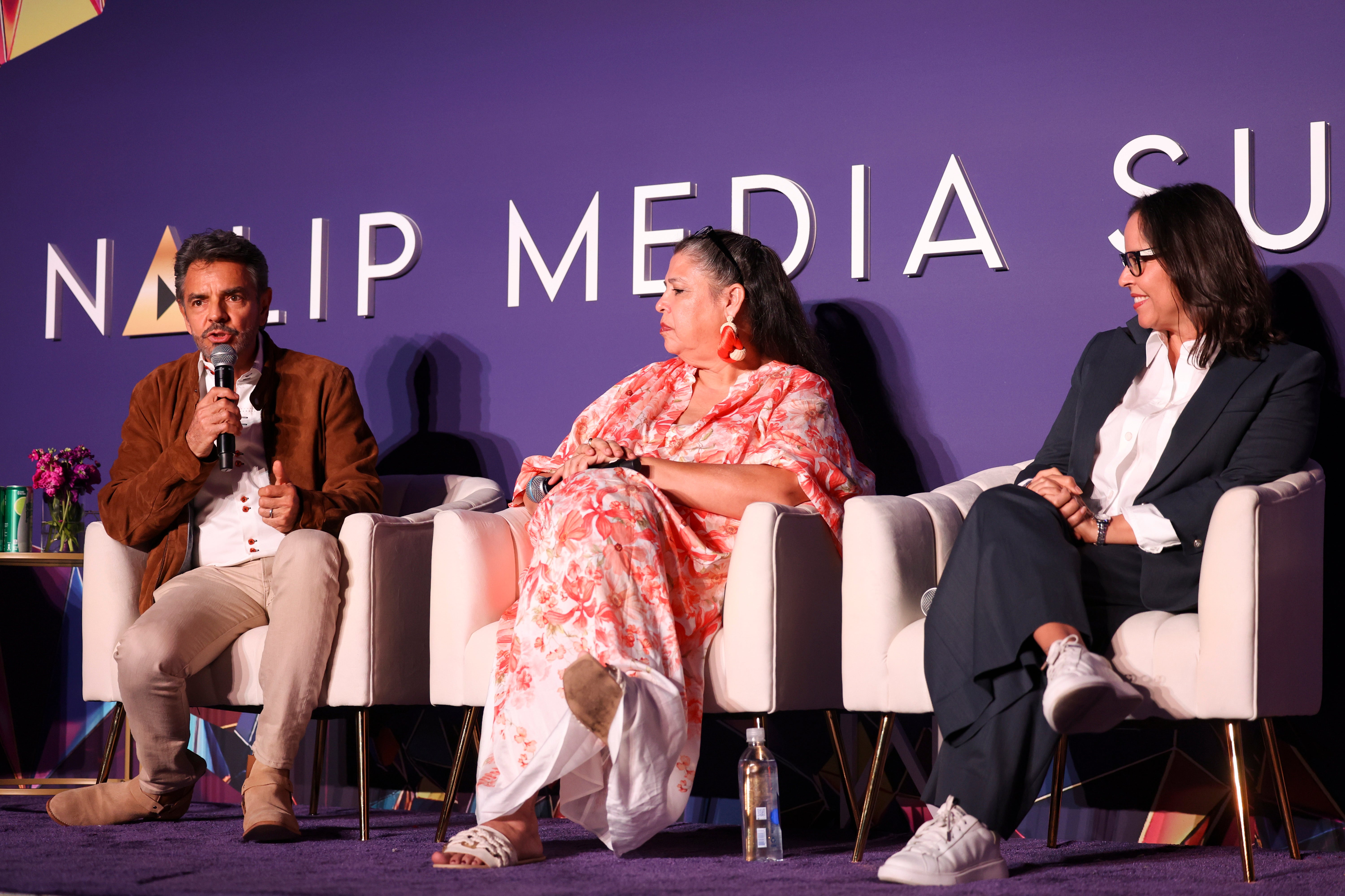 Eugenio Derbez, Lighia Villalobos y Patricia Riggen en la Cumbre de Medios 2025 de NALIP