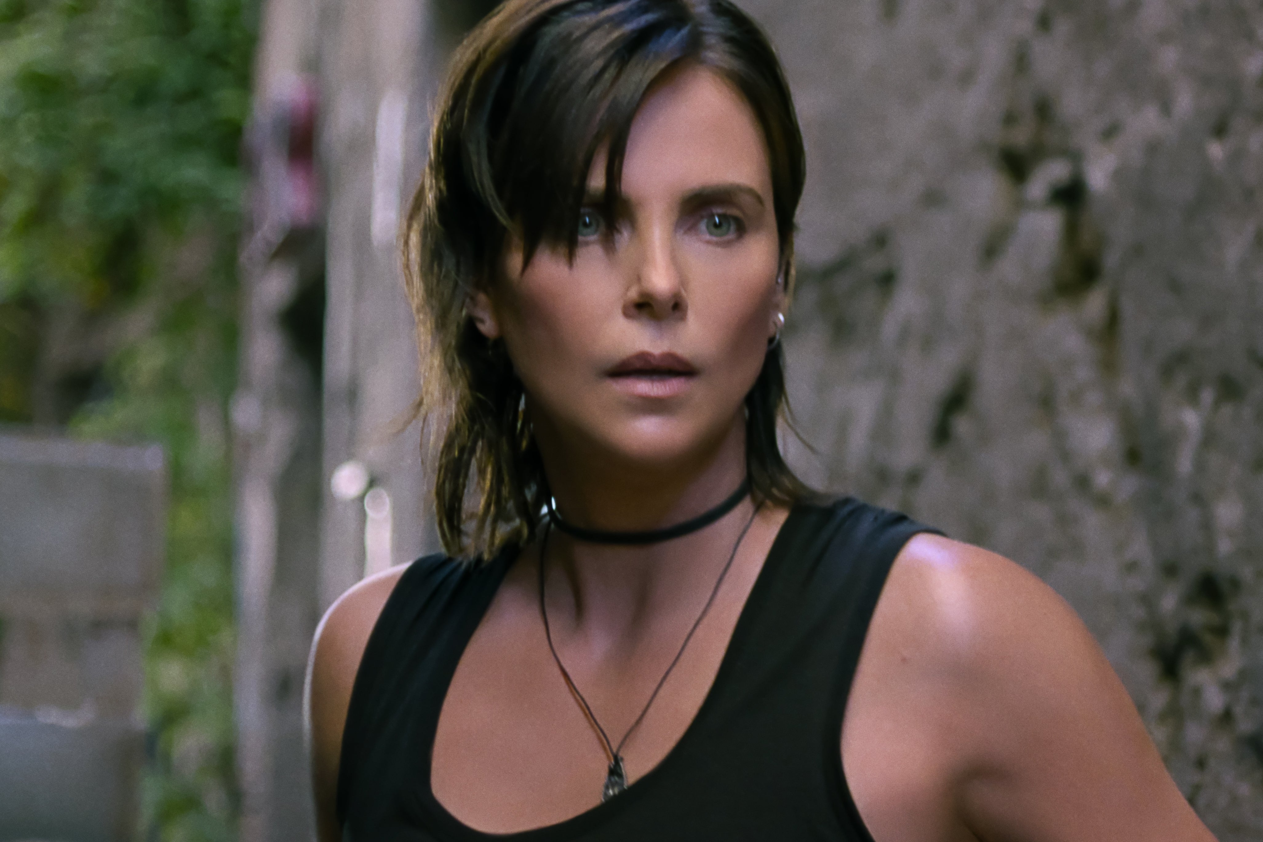 Charlize Theron como Andy en 'La vieja guardia 2', que ha decepcionado a la crítica