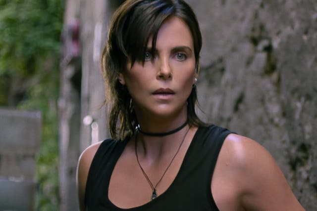 <p>Charlize Theron como Andy en 'La vieja guardia 2', que ha decepcionado a la crítica</p>