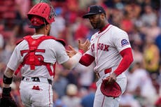 Con sencillo impulsor de Wilyer Abreu, Medias Rojas vencen 5-3 a Rojos en juego reanudado