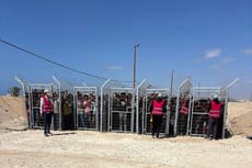 Contratistas de EEUU dicen que colegas disparan balas mientras palestinos buscan comida en Gaza