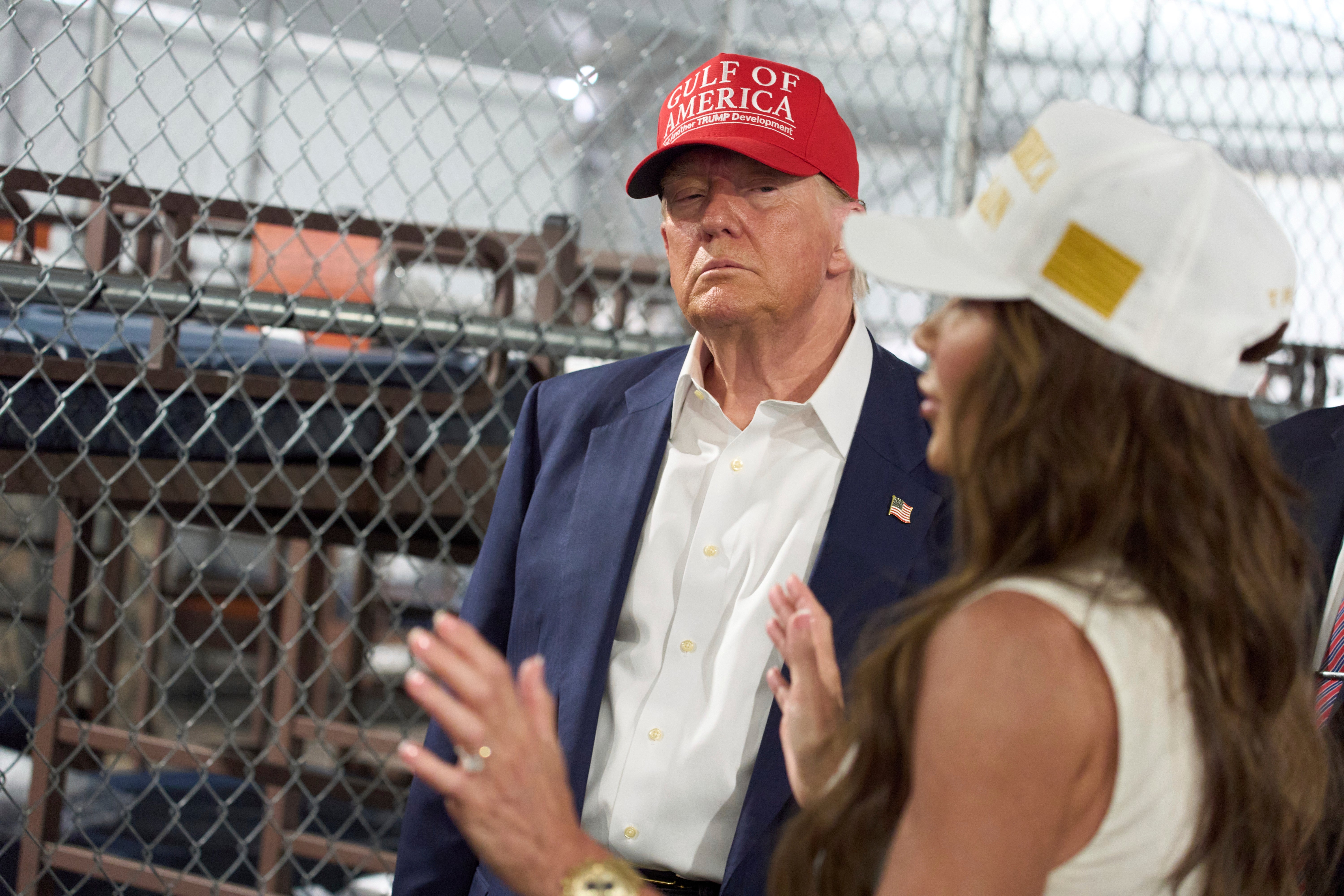 Trump y Noem recorrieron las instalaciones de Florida el día de su inauguración a principios de este mes