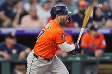 Astros ganan 5-3 a Rockies con Altuve escalando al 2do lugar de imparables en la historia del equipo