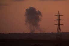 Mueren 82 palestinos en Gaza, incluyendo 38 que esperaban ayuda, según autoridades