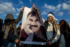 Combatientes kurdos en el norte de Irak entregarán armas como primer paso hacia el desarme