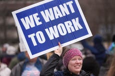 Mercado laboral de EEUU sigue sorprendiendo: tasa de desempleo baja contra todo pronóstico