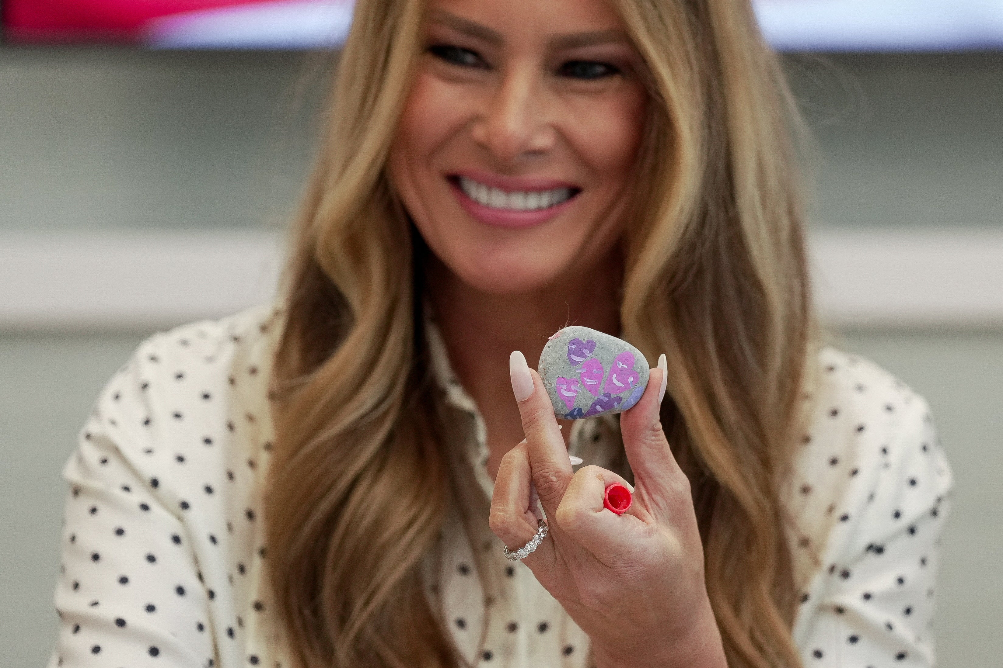 La primera dama, Melania Trump, participó en una actividad con niños en el Hospital Nacional Infantil de Washington, D.C., el jueves 3 de julio de 2025