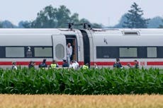 Hombre hiere a cuatro personas con hacha en tren en Alemania antes de ser detenido