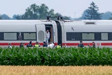 Hombre hiere a cuatro personas con hacha en tren en Alemania antes de ser detenido