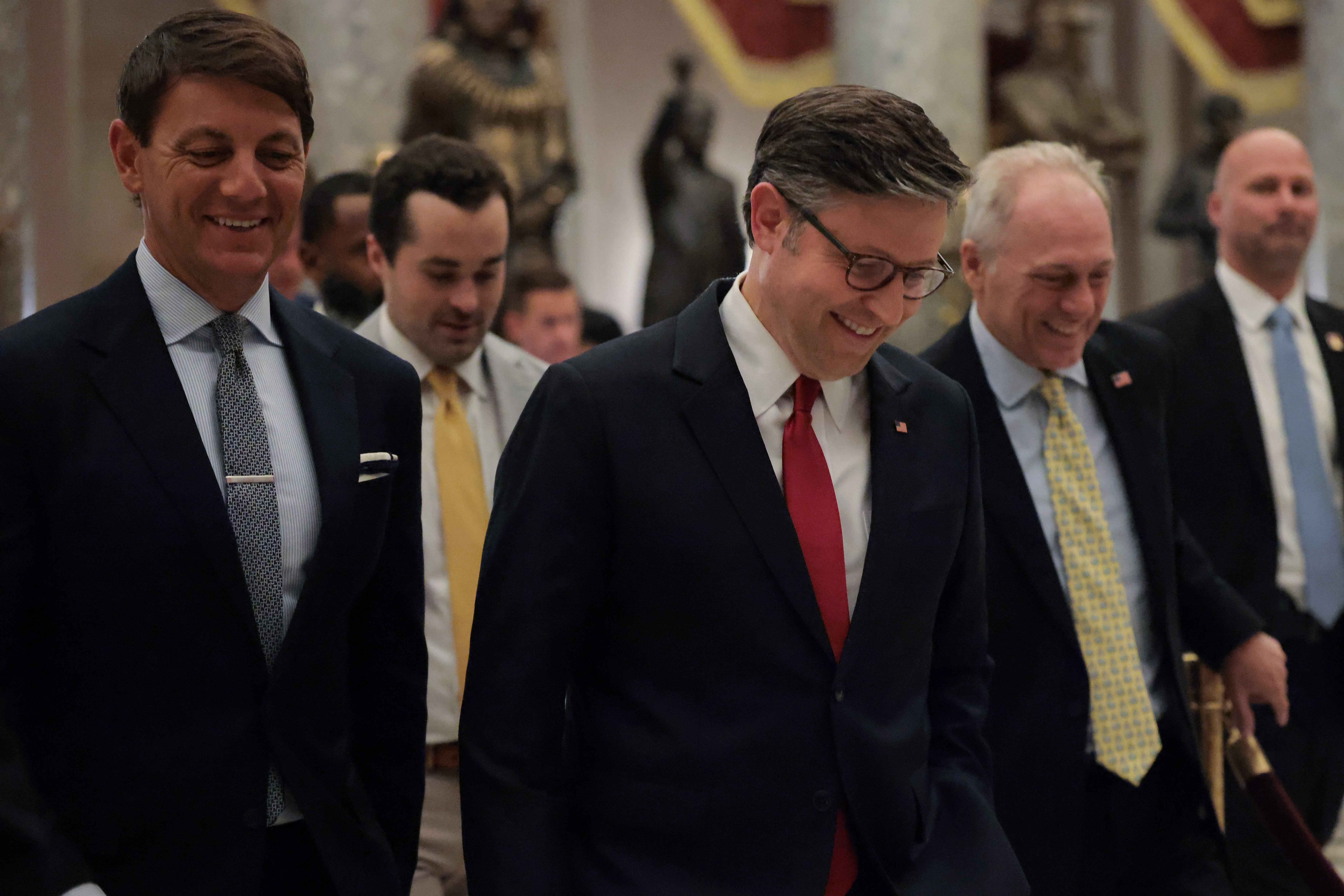 Mike Johnson y los líderes del Partido Republicano de la Cámara de Representantes impulsaron la versión del Senado de la megaley en lugar de reelaborarla, lo que les permitió cumplir con la fecha límite del 4 de julio de Trump