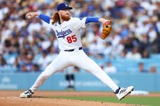 Dustin May pierde oportunidad de juego perfecto pero Dodgers barren a Medias Blancas
