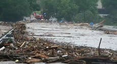 Mueren varias personas en Texas tras inundaciones repentinas y desbordamiento del río Guadalupe