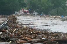 Mueren varias personas en Texas tras inundaciones repentinas y desbordamiento del río Guadalupe