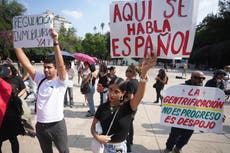 Protestas contra el turismo masivo en Ciudad de México terminan en vandalismo y acoso a turistas