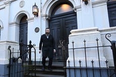 Congregación huye tras incendio provocado en la puerta de sinagoga en Australia