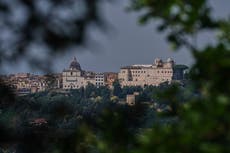 Papa León XIV retoma tradición de vacaciones de verano, pero tiene mucho trabajo pendiente