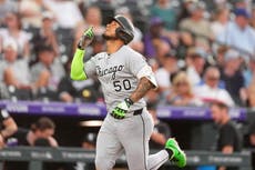 Jonrón y cuatro impulsadas de Sosa lideran victoria de Medias Blancas 10-3 sobre Rockies