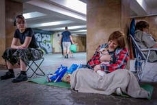 Rusia y Ucrania intercambian ataques con drones, afectando el tráfico aéreo