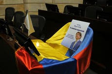 Colombianos corren en varias ciudades en honor al senador Uribe, a casi un mes del atentado a tiros