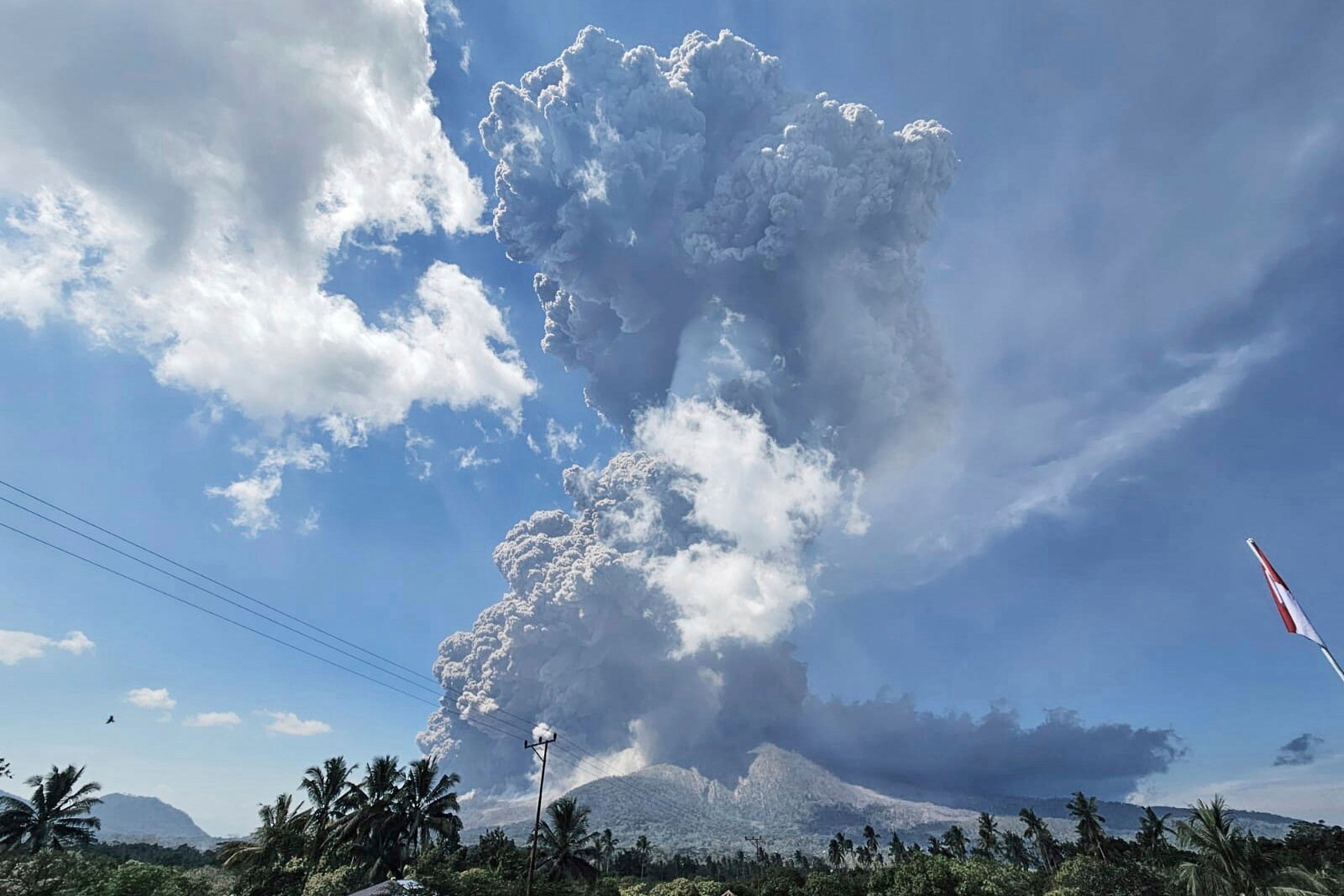 INDONESIA-VOLCÁN
