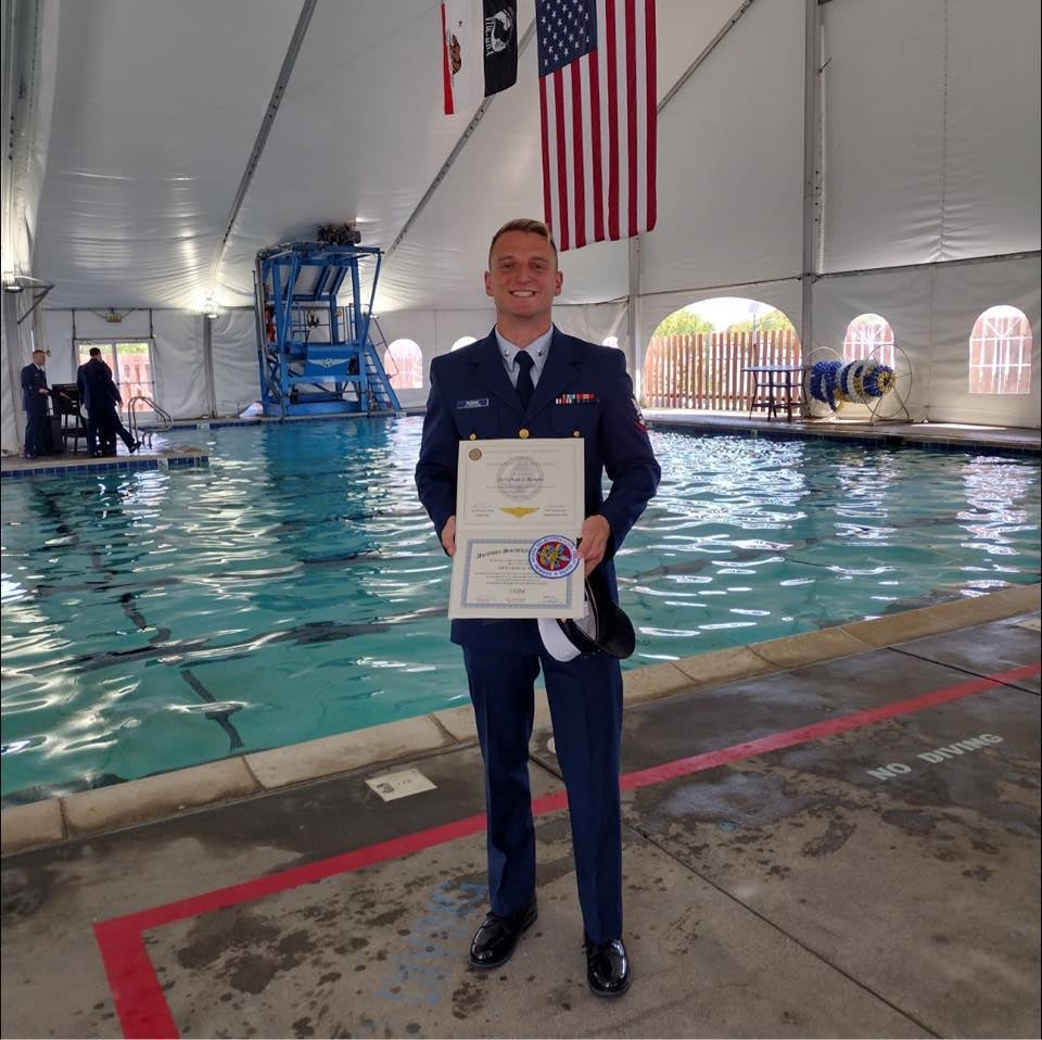 Nadador “héroe” de la Guardia Costera rescata a 165 personas de inundaciones en Texas