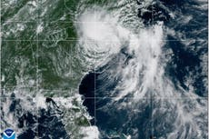 Decenas abandonan sus hogares en Carolina del Norte por inundaciones por remanentes de Chantal