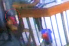 Un minuto perdido en el video de Jeffrey Epstein reaviva teorías de conspiración