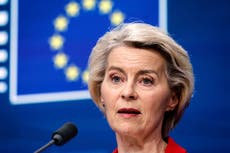 Jefa de la Comisión Europea acusa a adversarios de difundir conspiraciones antes de voto de censura