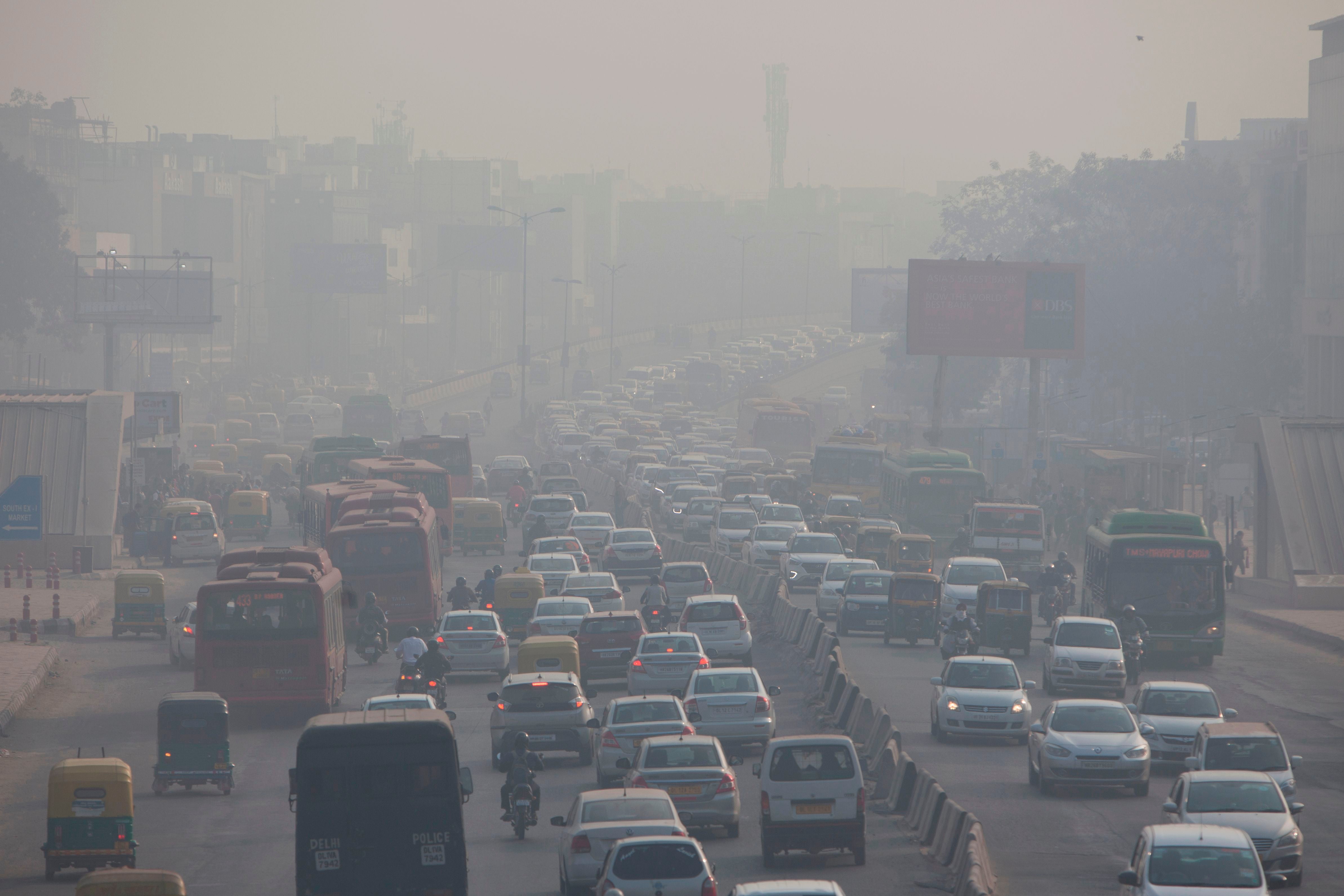 Según datos de la Organización Mundial de la Salud (OMS), casi toda la población mundial respira aire que excede los límites recomendados por el organismo y contiene niveles elevados de contaminantes